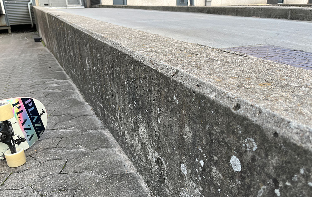 En betonkant som ikke er klar til at blive skatet