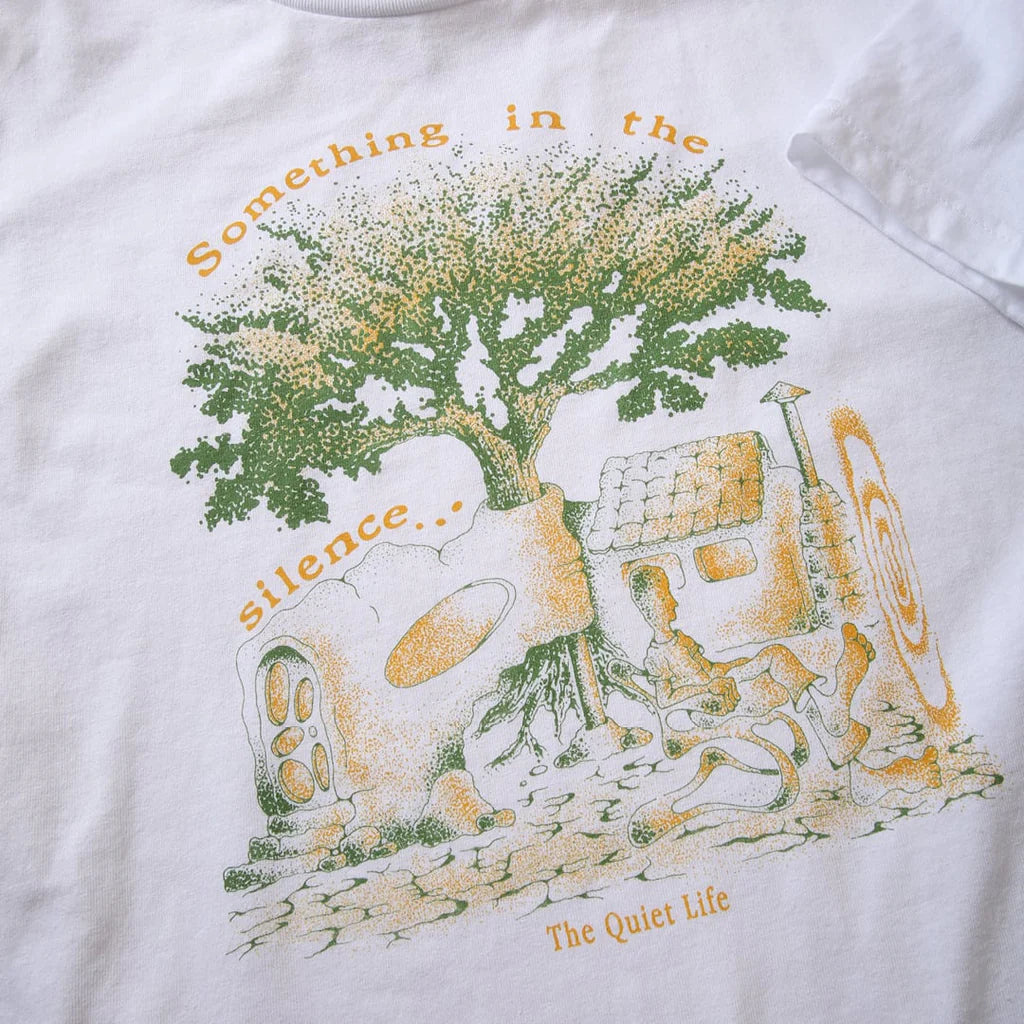 Quiet Life t-shirt med something in the silence